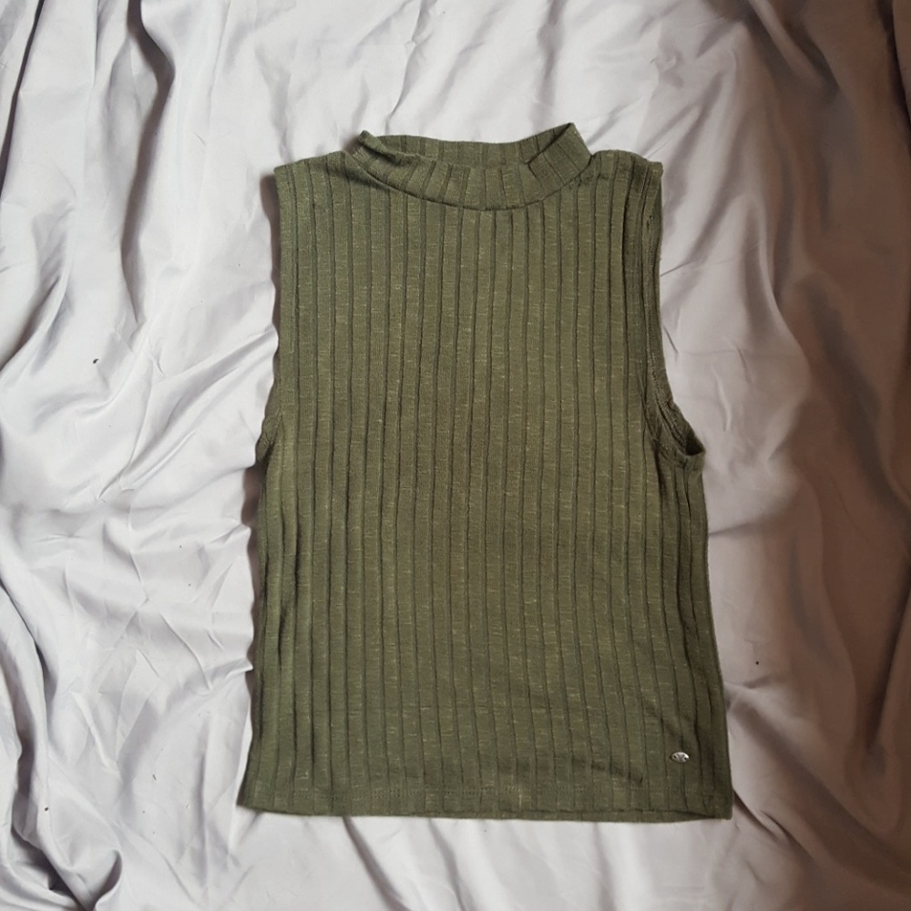 Mid-neck shirt